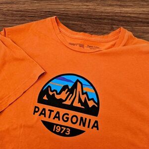 PATAGONIA Shirt Size Medium Slim Fit Men Orange Graphic Logo 100% Organic Cotton